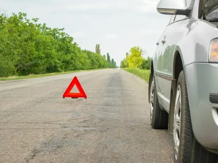 Injury lawyer explaining Arizona fault rules for left turn wreck in Mountain Park Ranch
