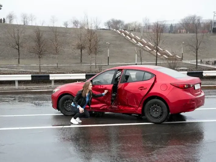 Attorney discussing illegal left turn accident case with client in Gilbert office